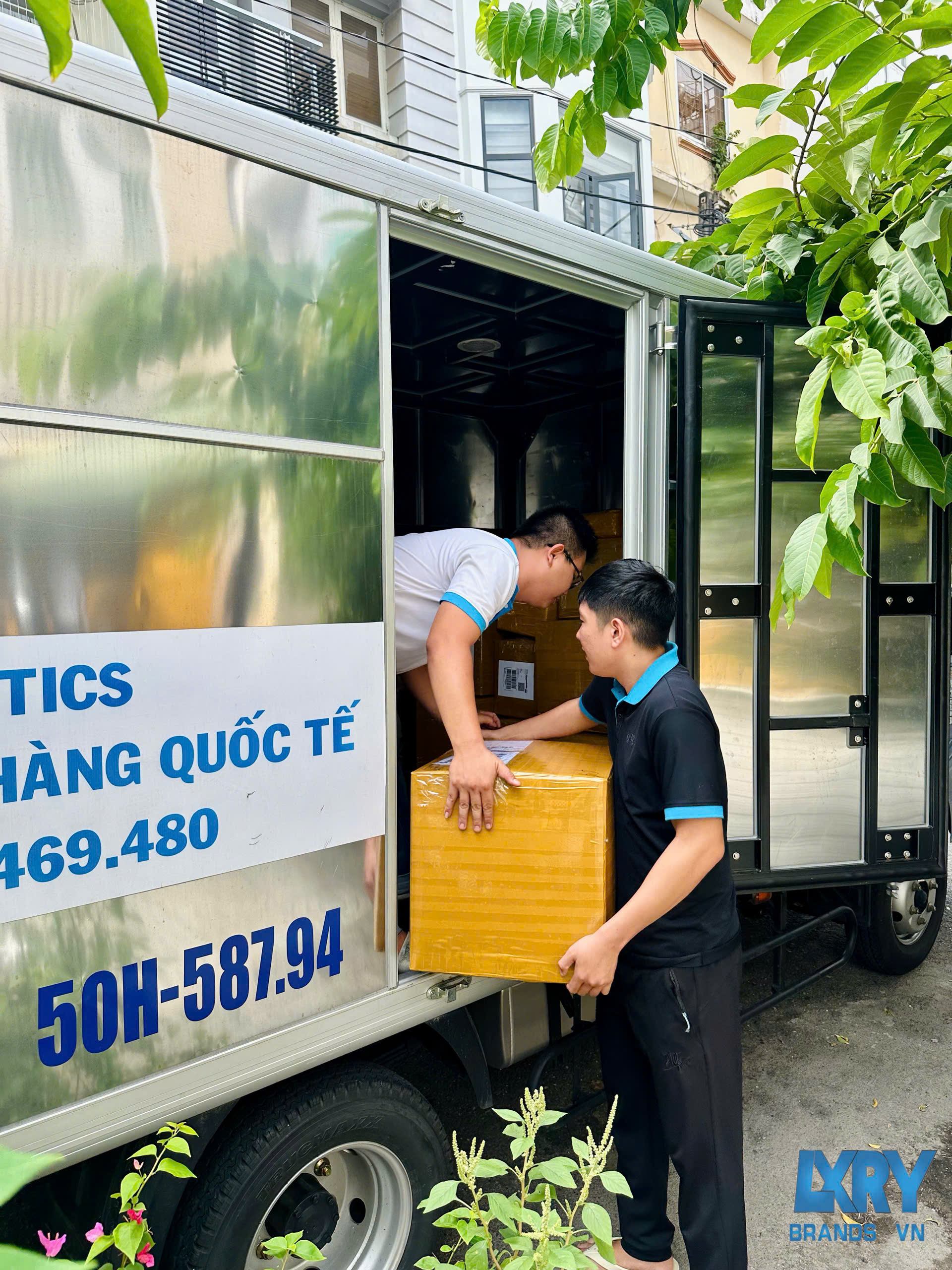 Luxury Express x Purolator – Giải pháp gửi hàng Canada tiết kiệm, bao thuế, nhận tận nơi z7028376391439 90a6308cb6af28db966ca15c6049d53b